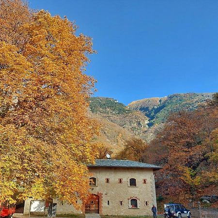 Forte Di Machaby Hostel Arnad Kültér fotó