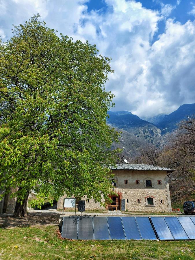 Forte Di Machaby Hostel Arnad Kültér fotó