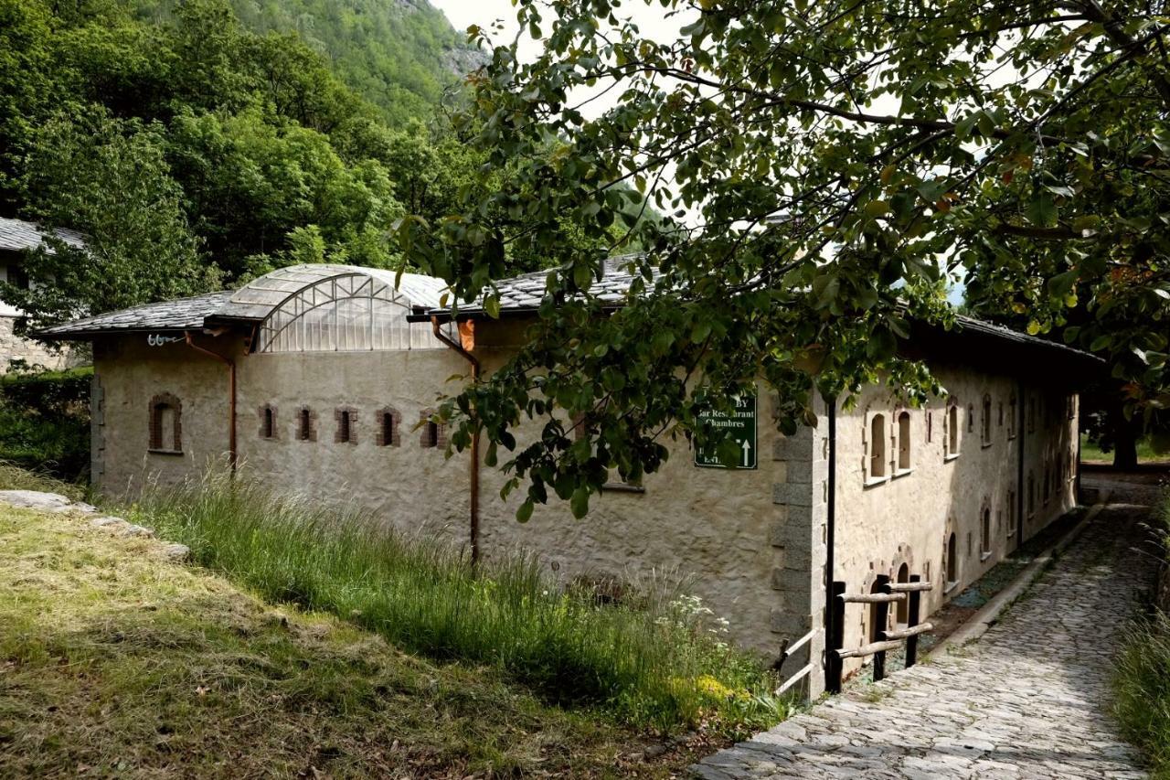Forte Di Machaby Hostel Arnad Kültér fotó