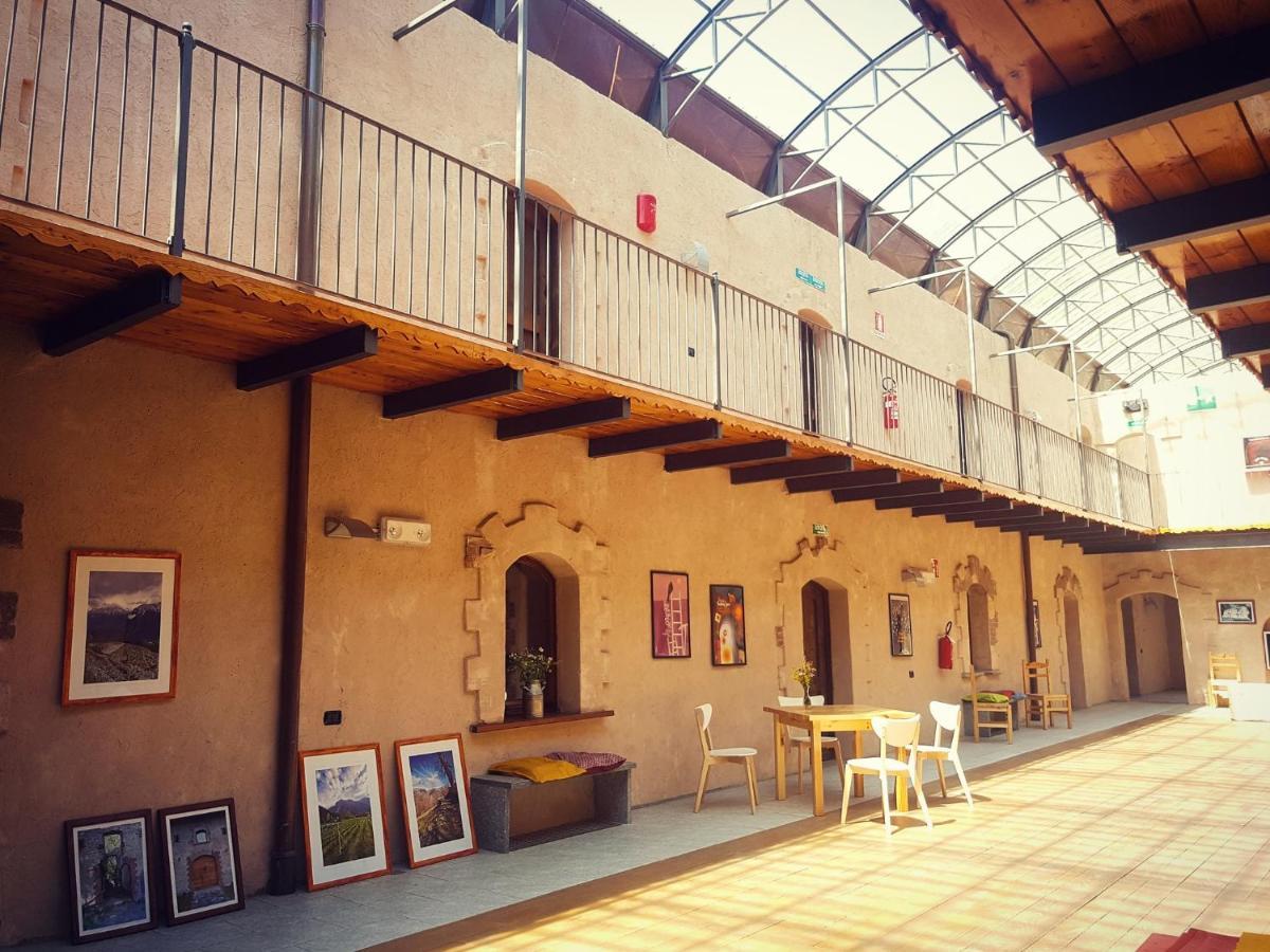 Forte Di Machaby Hostel Arnad Kültér fotó